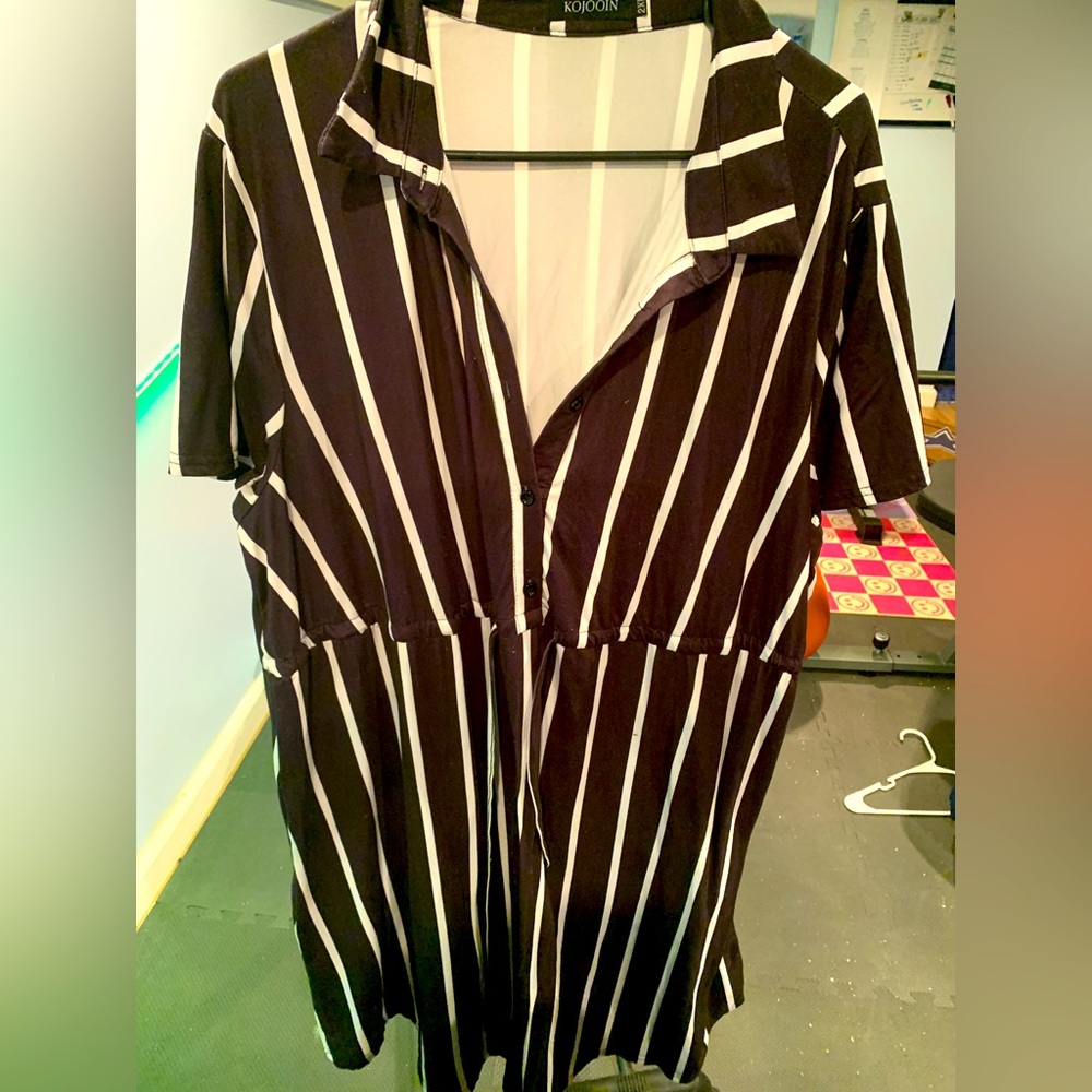 Cotton striped dress with buttons and drawstring